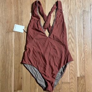 Acacia Nova in Clove